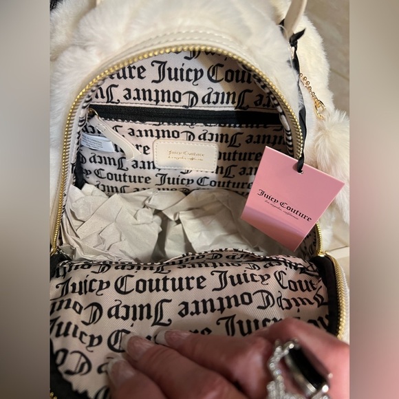 🩷🩷NWT-JUICY COUTURE “LETS GET COZY” FAUX FUR SUPER SOFT BACKPACK🩷🩷 - Picture 10 of 11